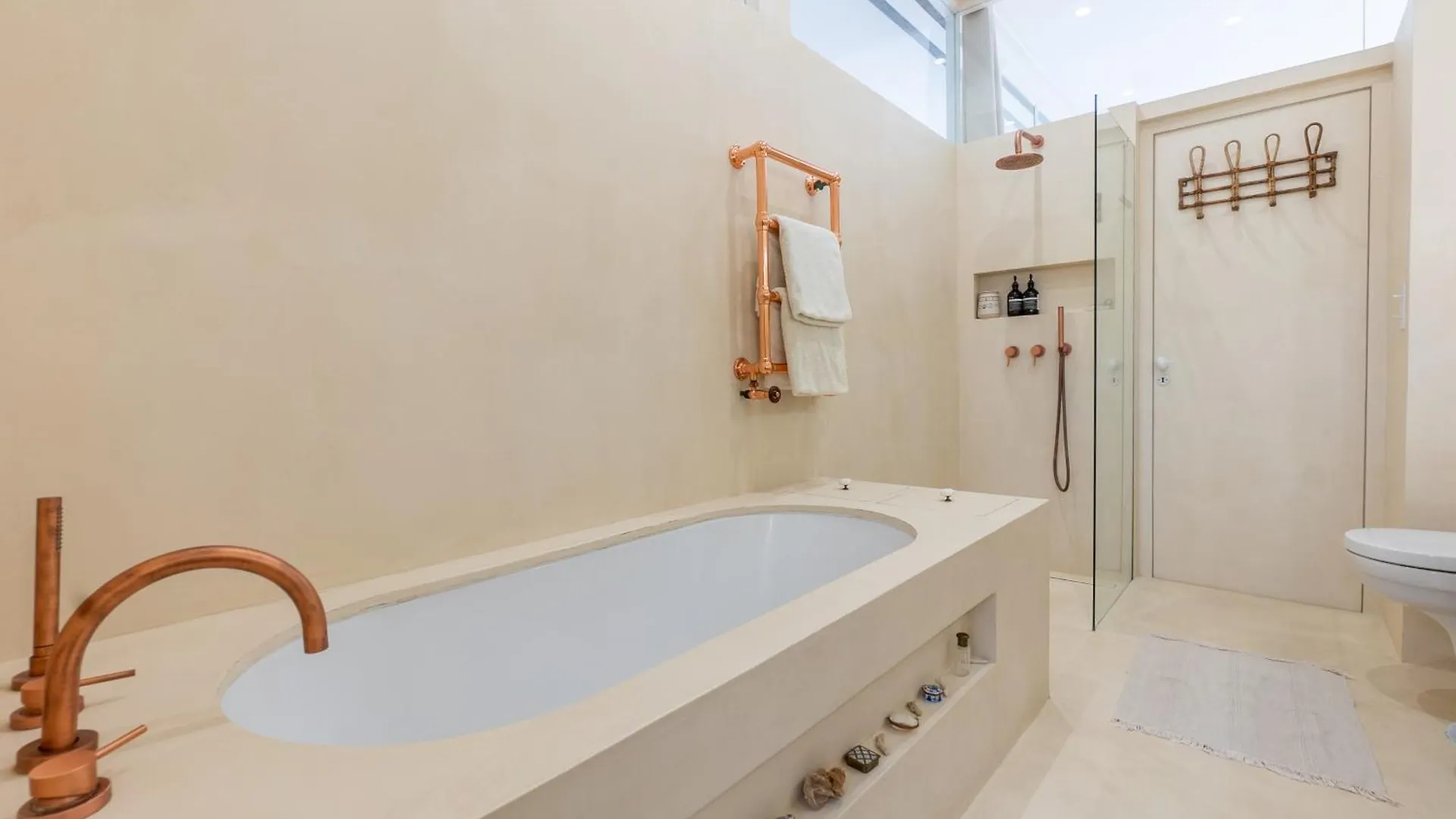 Luxurious Loft In The Heart Of Belleville *